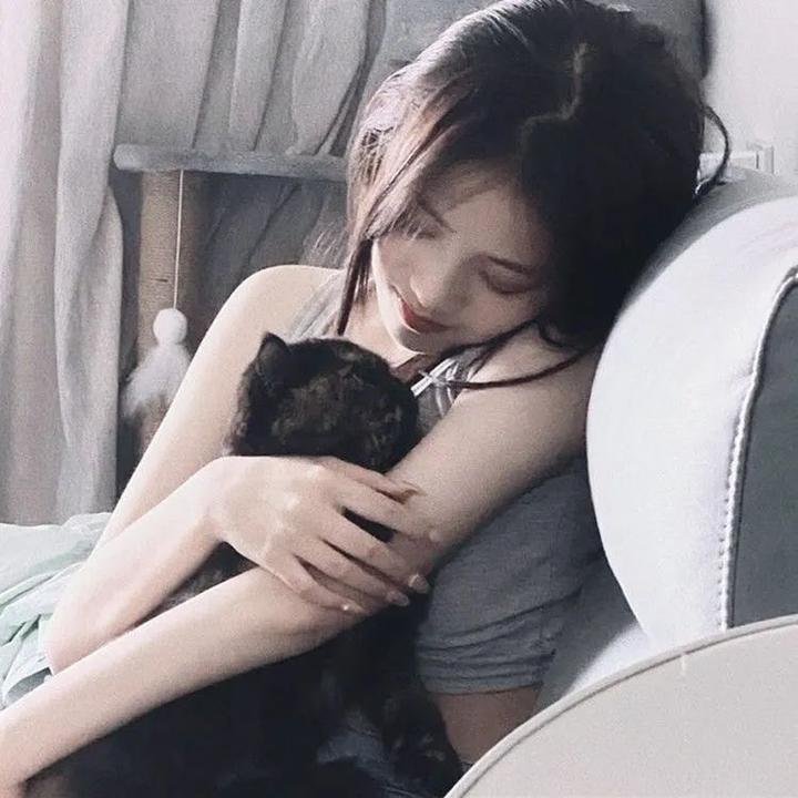戴丝绸帽的男人